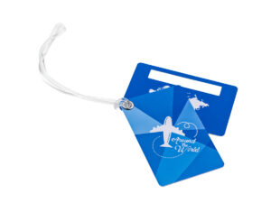 Etichetta per bagaglio doppia blu con stampa aereo e scritta "Around the World". Targhetta identificativa con laccetto trasparente. Gadget promozionale aziendale. Produttore AMGS Group.