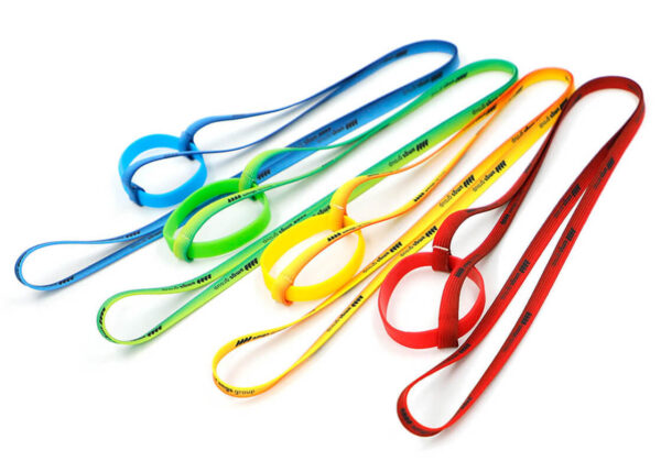 Set di lanyard porta borraccia multicolore con anello in silicone, accessorio pratico e personalizzabile per eventi e festival, disponibile presso AMGS Group.