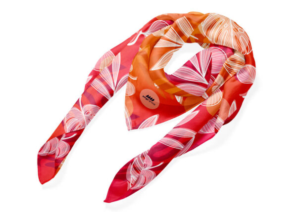 Foulard promozionale stampato full-color, versatile e resistente ai lavaggi, proposto da AMGS Group.