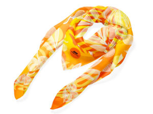 Accessorio moda personalizzato in tessuto lucente, foulard colorato perfetto per eventi e merchandising di prestigio, distribuito da AMGS Group.