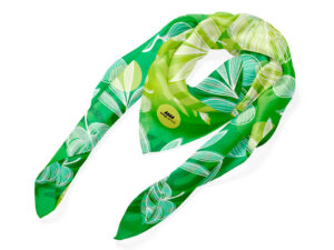 Foulard personalizzato verde con stampa a foglie, elegante accessorio moda brandizzato distribuito da AMGS Group.