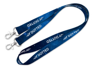 Lanyard in poliestere con doppio gancio e design blu stellato, stampa sublimata premium, disponibile tramite AMGS Group.
