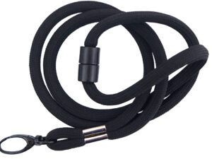 Lanyard tubolare nero con sgancio di sicurezza e stampa sublimatica a colori vivaci, elegante e funzionale. Disponibile con AMGS Group.