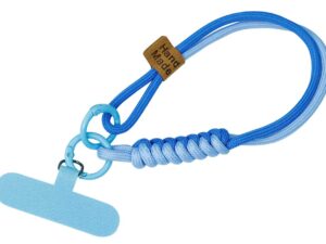 Lanyard sottile in paracord bicolore intrecciato a mano, con etichetta “Hand Made” e gancio porta accessori. Un gadget promozionale distintivo disponibile presso AMGS Group.