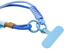 Gadget personalizzato in corda paracord con nodo decorativo e anello girevole per massimo comfort e stile. Realizzato con cura e offerto da AMGS Group.