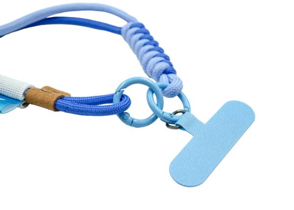 Gadget personalizzato in corda paracord con nodo decorativo e anello girevole per massimo comfort e stile. Realizzato con cura e offerto da AMGS Group.