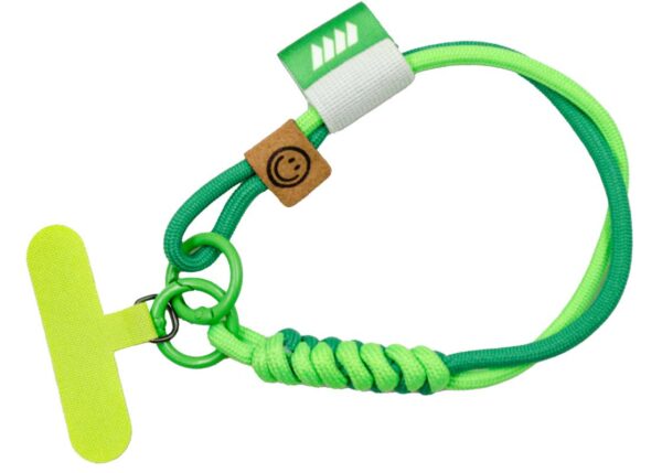 Cordino artigianale in paracord verde fluo con anello girevole e dettagli personalizzabili. Un gadget leggero ed efficace firmato AMGS Group.
