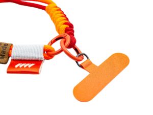 Lanyard leggero e vivace in paracord per uso quotidiano, con etichetta sublimata e struttura ergonomica. Offerto da AMGS Group come strumento di branding visivo.