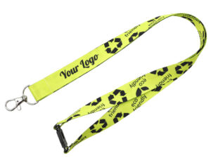 Lanyard personalizzato riciclabile con grafica durevole in sublimazione e sistema di sgancio rapido per la sicurezza dell’utente. Firmato AMGS Group.