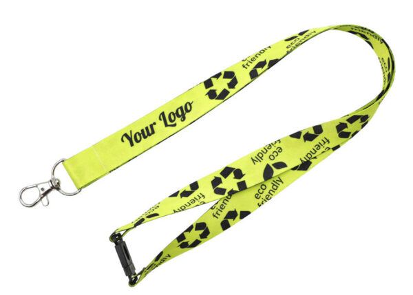 Lanyard personalizzato riciclabile con grafica durevole in sublimazione e sistema di sgancio rapido per la sicurezza dell’utente. Firmato AMGS Group.