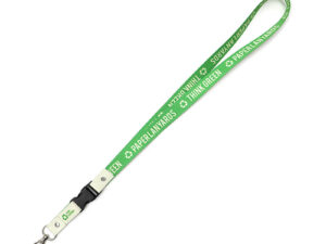 Lanyard sostenibile e sicuro con fibbia separabile, realizzato in carta lavabile e grafica eco-friendly. Ideale per ambienti dinamici e flessibili. Offerto da AMGS.
