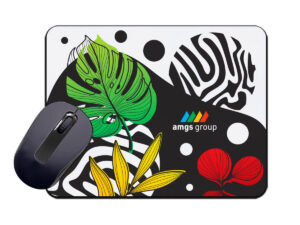 Tappetino per mouse rettangolare personalizzato con stampa a colori vivaci e superficie liscia, ideale per branding quotidiano da AMGS Group