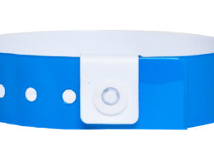 Braccialetto in vinile blu liscio, larghezza 19mm con chiusura a bottone resistente. Identificativo per ospiti hotel e VIP. Produttore AMGS Group.