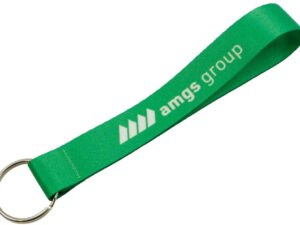 Accessorio compatto e leggero in poliestere verde, con anello portachiavi lucido e logo aziendale, ideale per eventi e fiere, ordinabile su AMGS Group.