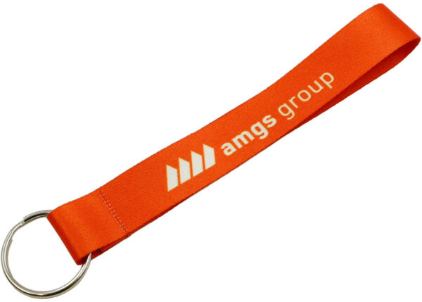 Portachiavi corto in poliestere arancione, minimalista e flessibile, perfetto per kit promozionali, offerto da AMGS Group.