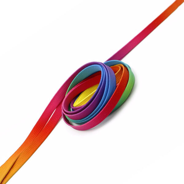 Lacci tubolari colorati con stampa in sublimazione a gradiente arcobaleno.