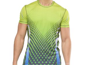 T-shirt sportiva da uomo personalizzata verde con stampa sublimata, tessuto tecnico traspirante by AMGS Group.