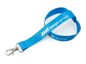Laccio portabicchiere blu con logo AMGS Group e moschettone in metallo resistente.