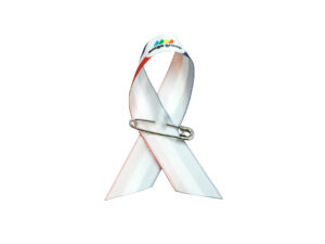 Fiocco in raso bianco e rosso Awareness con logo stampato, stampa su un lato, produttore AMGS Group.