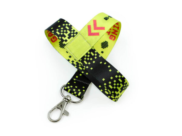 Laccio portabicchiere personalizzato con design Gaming Event e moschettone in metallo.