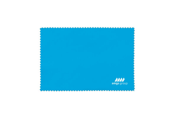 Panno promozionale in microfibra rPET con logo stampato – soluzione durevole, elegante ed ecologica di AMGS Group.