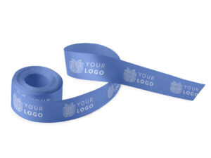Nastro in Raso Personalizzato con Logo. Nastro aziendale blu con logo bianco. Doppio raso (double faced satin), colorato sia all'interno che all'esterno. Produttore AMGS Group.